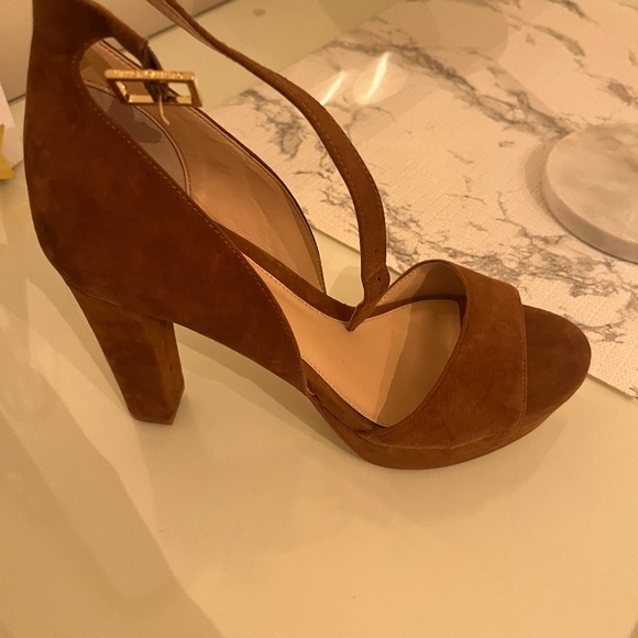 BRAND NEW VINCE CAMUTO SAKARI HEELS - Picture 2 of 5